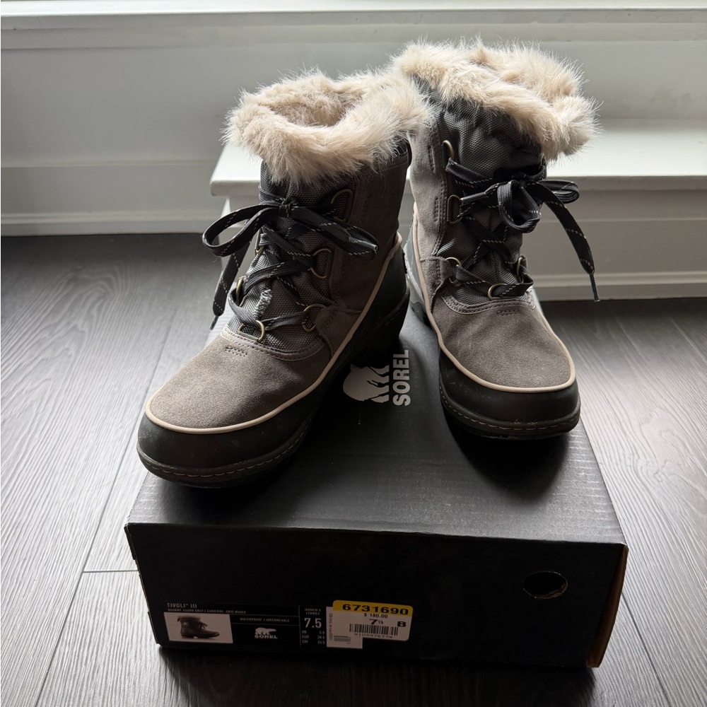 Sorel Tivoli Winter Boots (Women's US 7.5)